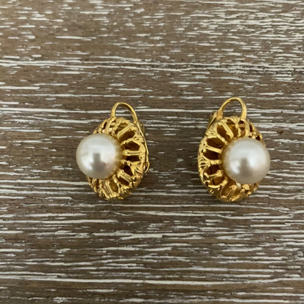 Vintage Gold and Pearl Clip on Earrings